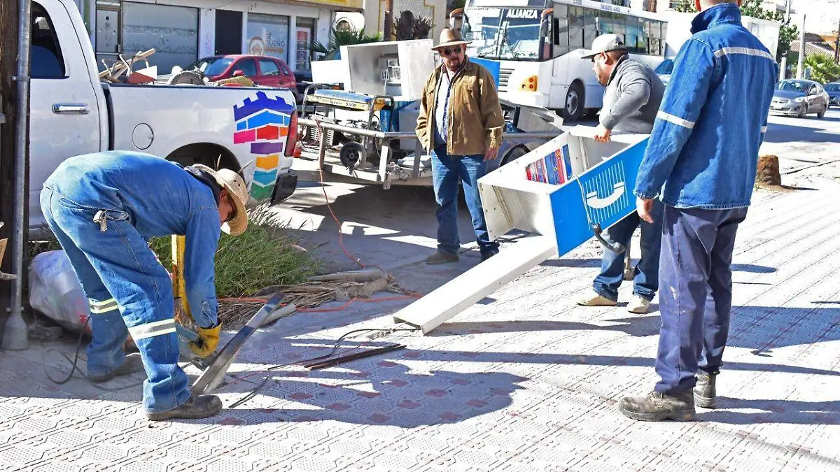 33 COBIAN 6   Retiran casetas telefónicas de Telmex en torreón